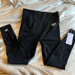 Awesome Set from Women’s Best Power Seamless Sports Bra & Leggings - Large